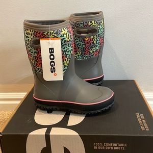 NWT Bogs kids cold weather boots